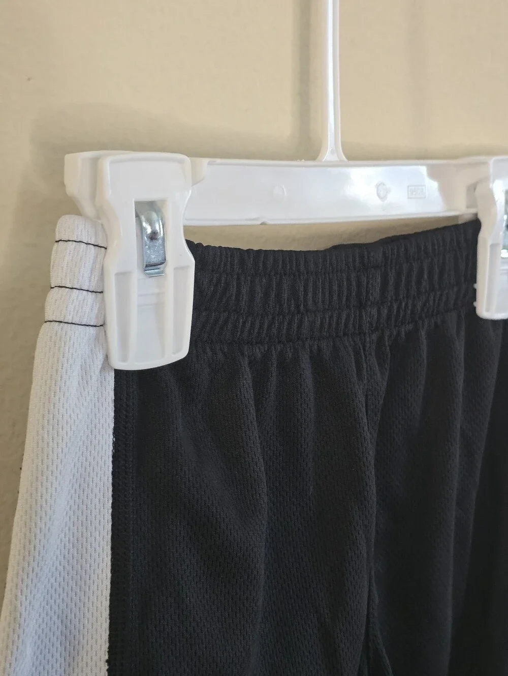 Nike Boys Athletic Shorts Size 6 Black White Mesh Swoosh 5-6Y Sport Training Kid